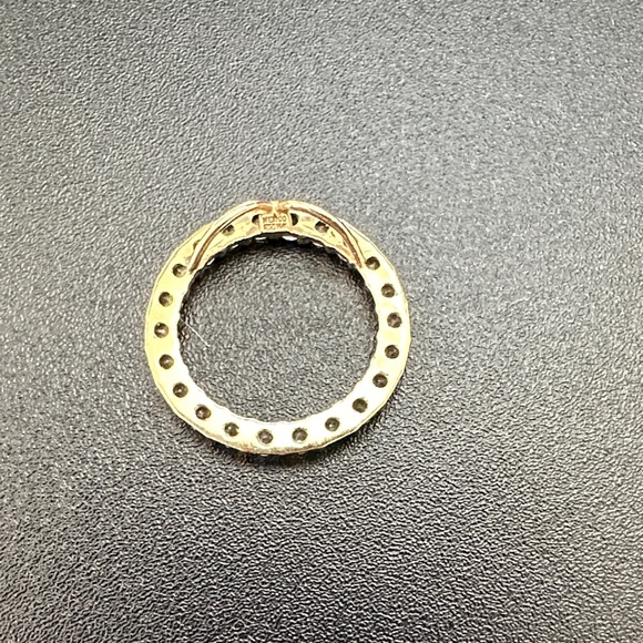 Green Stone set into 14k Gold Circle Pendant - Picture 3 of 3